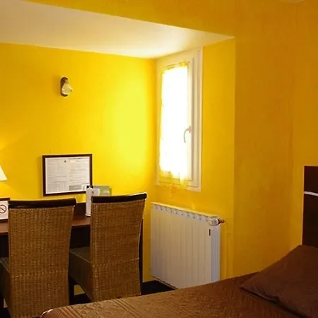 Szálloda Logis Centrotel Et Bulles D'allier Montmarault